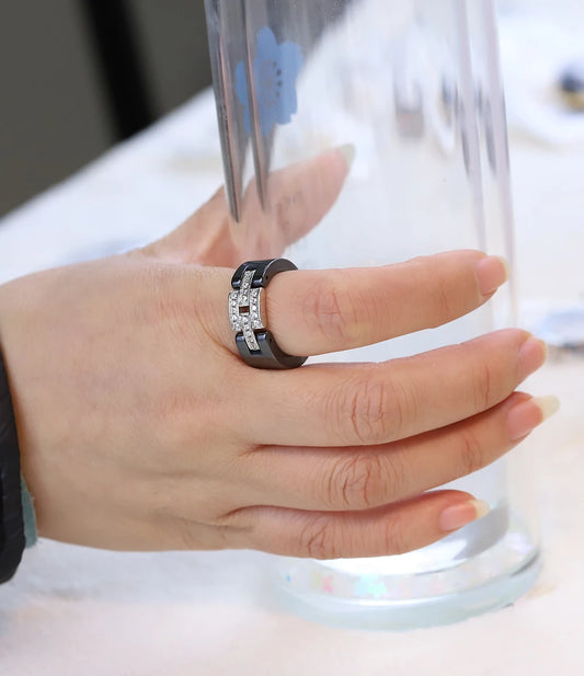 Bague Luxe en céramique noire ou blanche, bijoux L'éblouissante