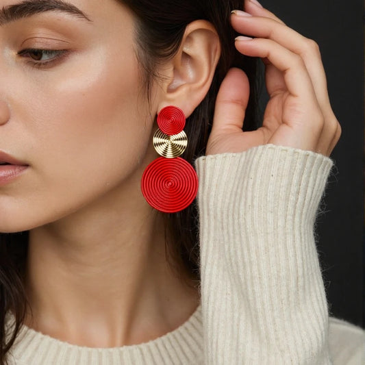 Boucles d'oreilles pendantes tendance et élégantes, trio de boucles d'oreilles rondes, accessoires de soirée et de mode, rouges et oranges.