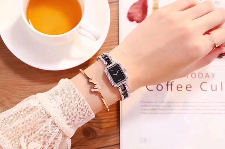 Montre de Luxe bracelet à quartz en céramique- acier et cristal - noir ou blanc