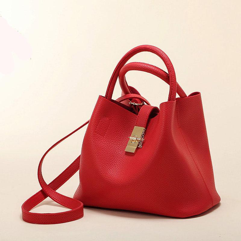 Sac à main souple en cuir artificiel à bandoulière de forme trapèze