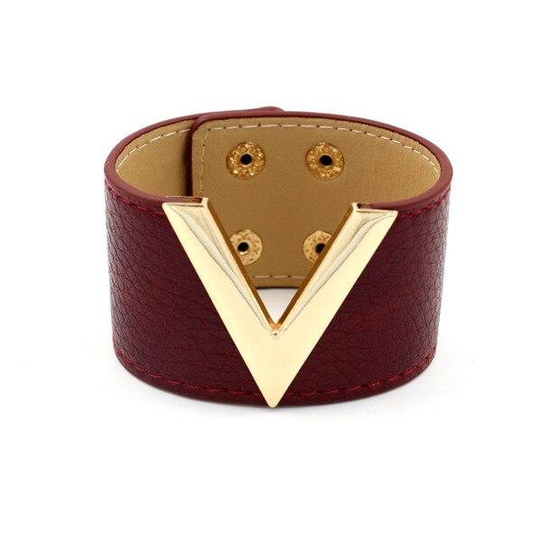 Large bracelet-manchette en cuir et métal décoré d'un V comme Victoire