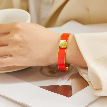 Bracelet de luxe en acier titane et émail avec plaquette dorée et chiffres romains, plaqué or 18 carats, manchette étanche