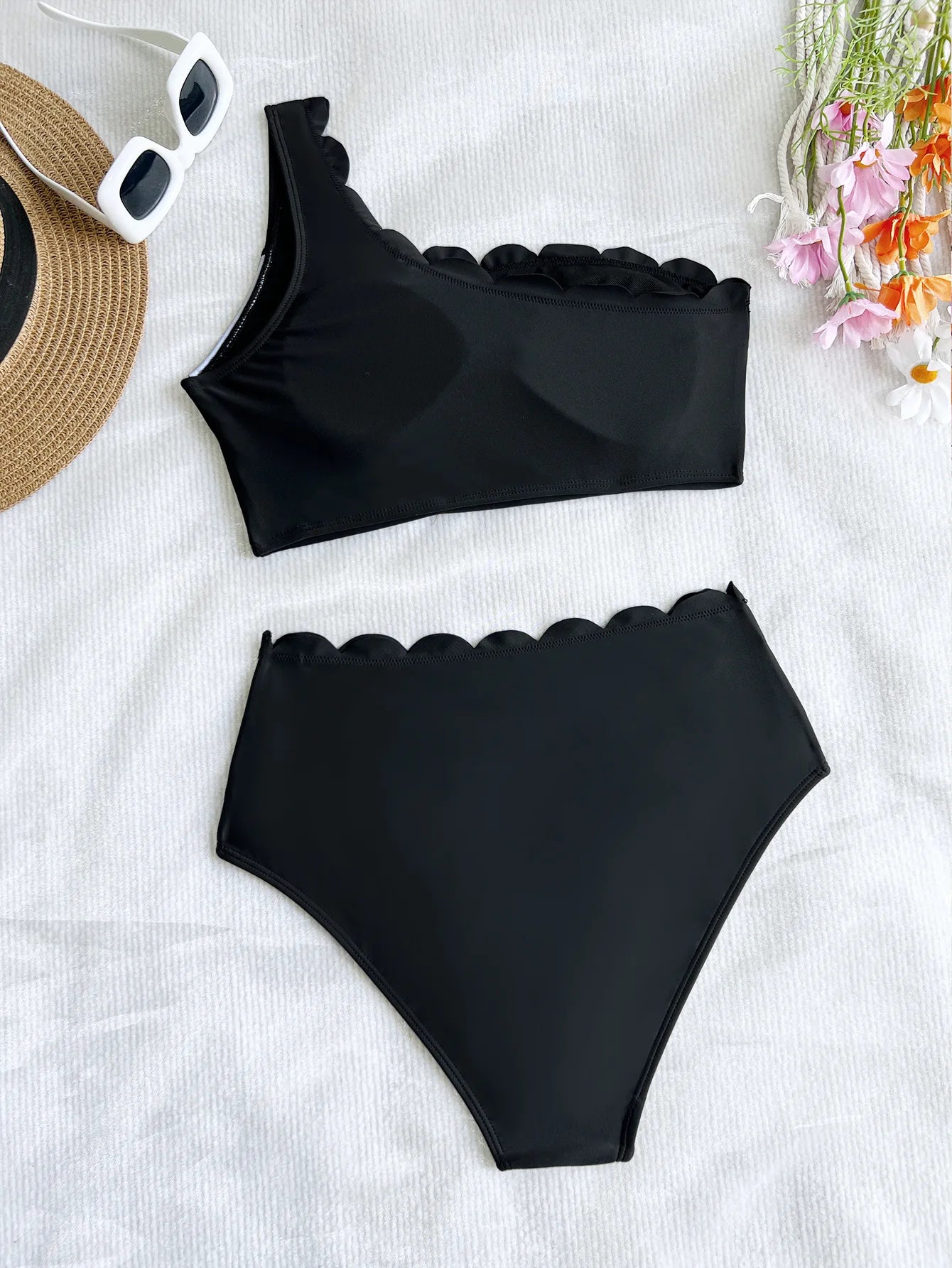 Bikini sexy noir et blanc à volants pour femme, maillot de bain une épaule push-up taille haute, idéal pour l'été et les vacances.