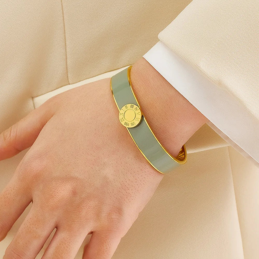 Bracelet de luxe en acier titane et émail avec plaquette dorée et chiffres romains, plaqué or 18 carats, manchette étanche