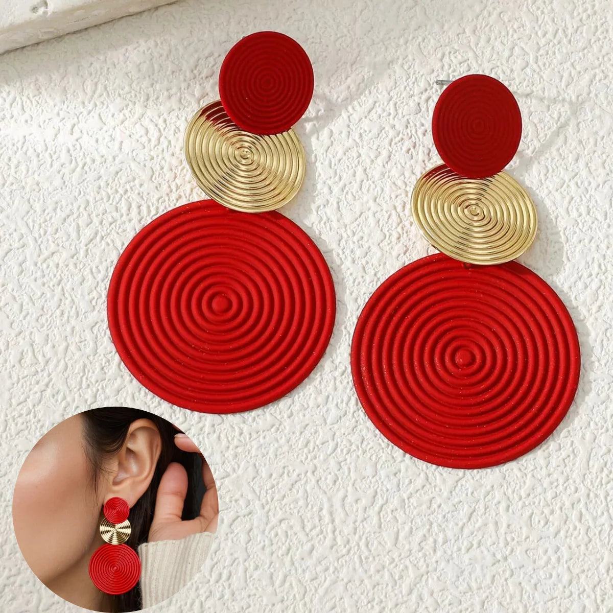 Boucles d'oreilles pendantes tendance et élégantes, trio de boucles d'oreilles rondes, accessoires de soirée et de mode, rouges et oranges.