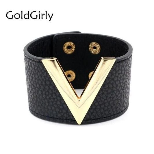 Large bracelet-manchette en cuir et métal décoré d'un V comme Victoire