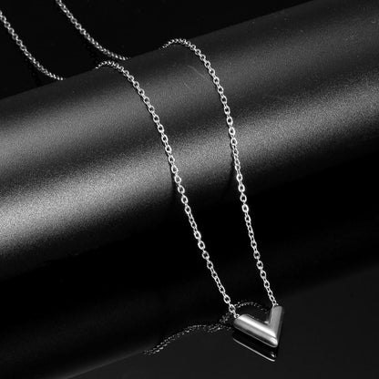 Collier en forme de V lettre pendentif en acier inoxydable couleur or rose or ou argent