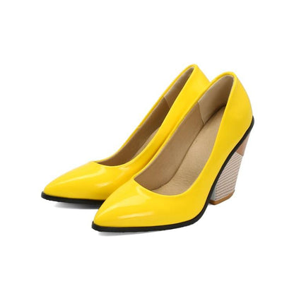 Talons vernis en cuir vinyl jaune orange blanc à gros talons et bouts pointus