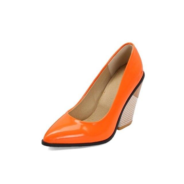 Talons vernis en cuir vinyl jaune orange blanc à gros talons et bouts pointus