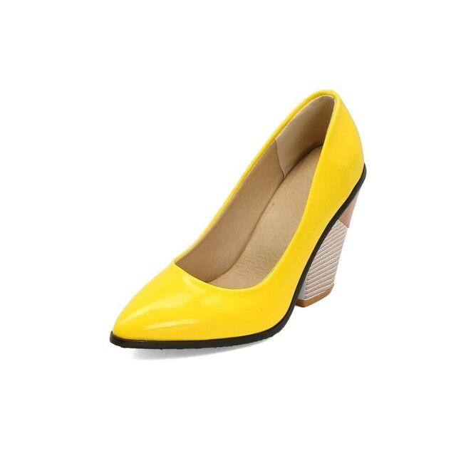 Talons vernis en cuir vinyl jaune orange blanc à gros talons et bouts pointus