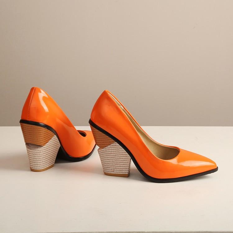 Talons vernis en cuir vinyl jaune orange blanc à gros talons et bouts pointus