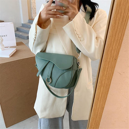 Saddle Sac tendance Diagonal Fashion Noir pour Ladies existe en 3 couleurs
